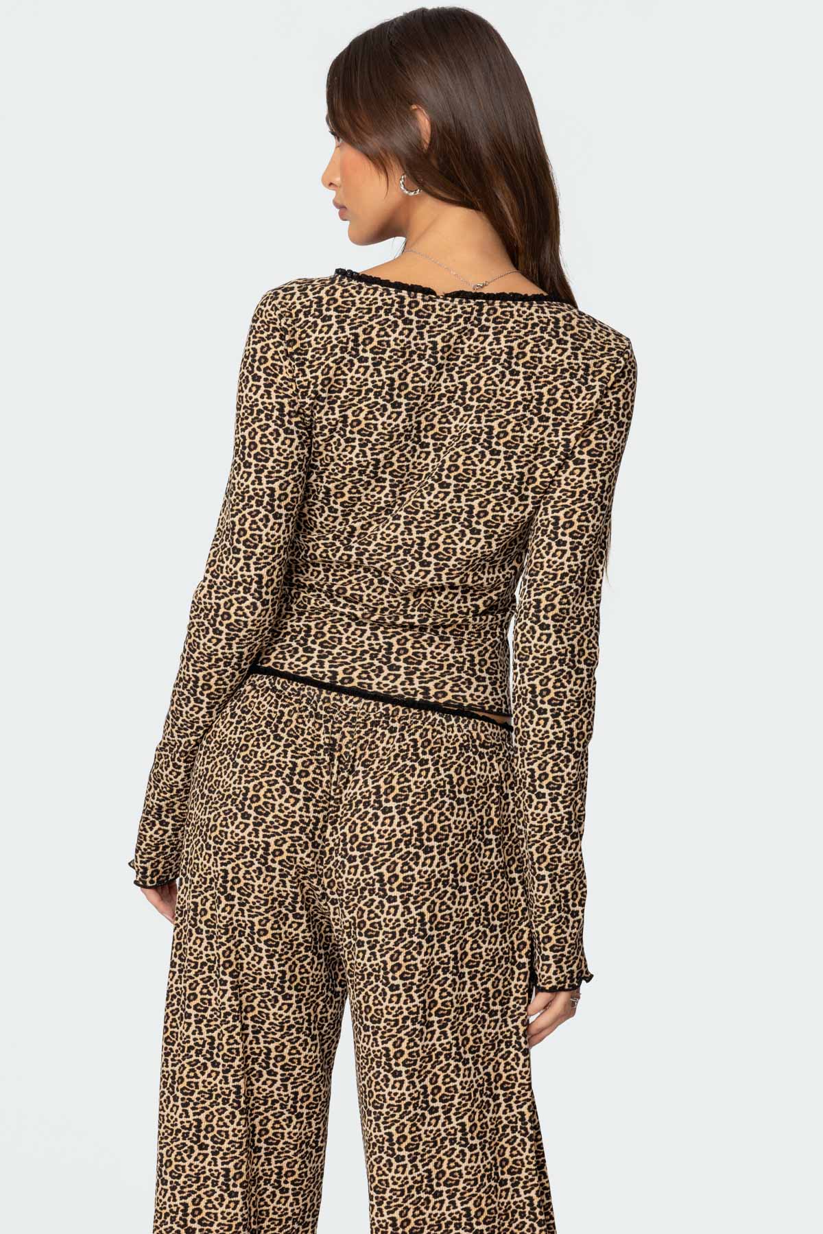 Lue Leopard Printed Ribbed V Neck Top - Image 4