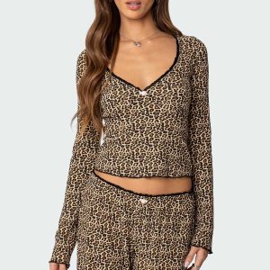 Lue Leopard Printed Ribbed V Neck Top